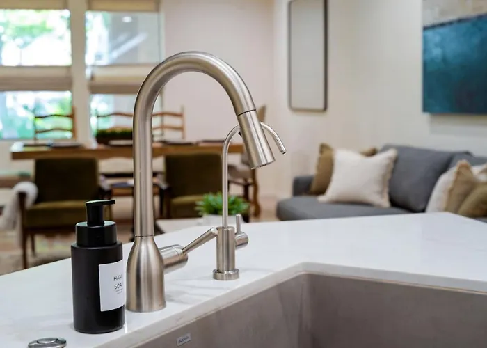 Style Living With Heated Pool, Spa, Gym, And Nearby Golf