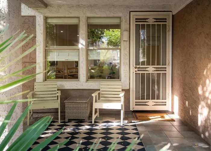 Style Living With Heated Pool, Spa, Gym, And Nearby Golf